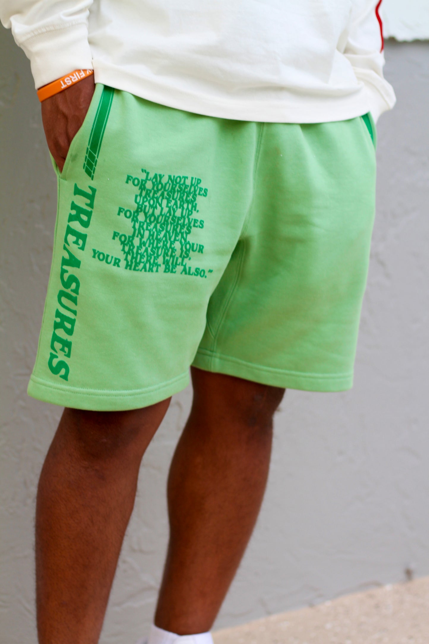 TREASURES Oversized Sweat Shorts
